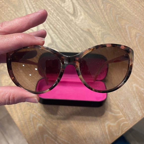 Diane Von Furstenberg Accessories - Diane Von Furstenberg Tortoise Shell Sunglasses
